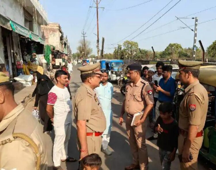 घर में पति-पत्नी के मिले शव, पास में रो रही थी एक माह की मासूम