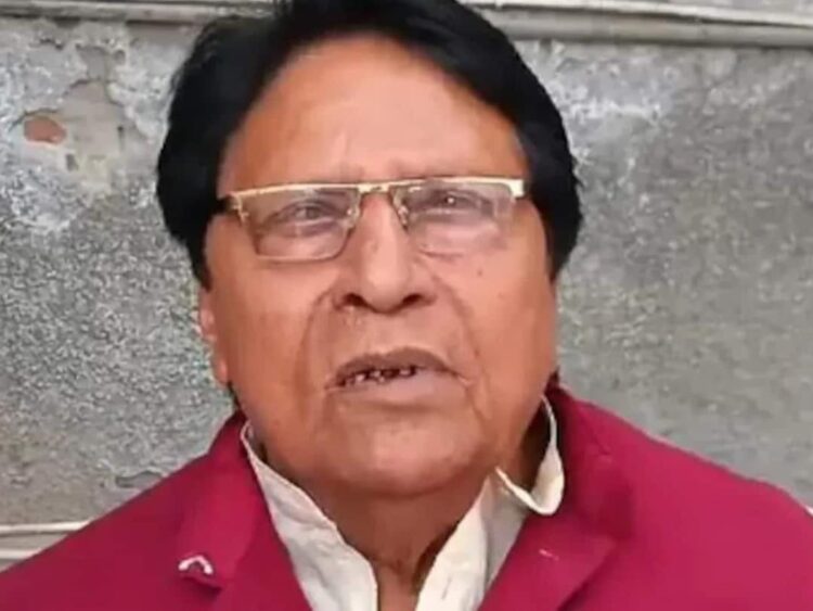 दलित परिवार से मिलने के लिए फतेहाबाद पहुंचे सांसद रामजीलाल सुमन