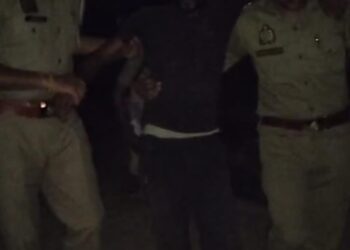 दोस्त ने की थी ऑटो चालक की फावड़े से गला रेत कर हत्या, मुठभेड़ में घायल