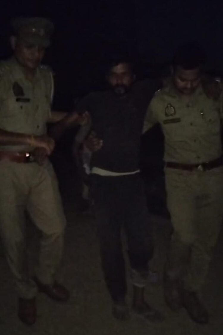 दोस्त ने की थी ऑटो चालक की फावड़े से गला रेत कर हत्या, मुठभेड़ में घायल