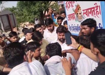 एसीपी और इंस्पेक्टर के सामने बड़ी आसानी से भाग गया करणी सेना का अध्यक्ष