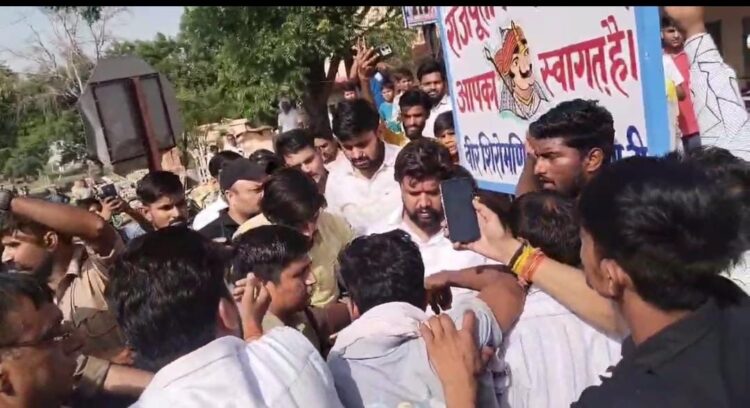 एसीपी और इंस्पेक्टर के सामने बड़ी आसानी से भाग गया करणी सेना का अध्यक्ष