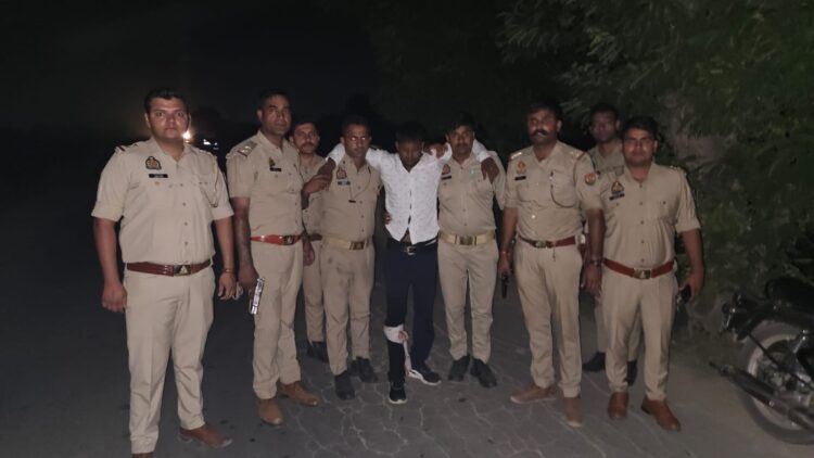 28 मुकदमे दर्ज वाले अपराधी से ताजगंज पुलिस की मुठभेड़, हुआ घायल