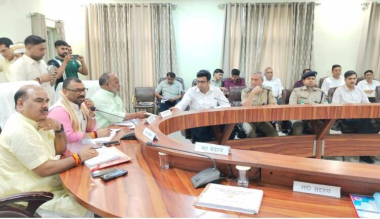 विधान परिषद की संसदीय अध्ययन समिति ने अधिकारियों को छुड़ाए पसीने