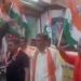 तिरंगा यात्रा में शामिल आयोजक व कार्यकर्ता जोश में होश खो बैठे
