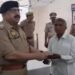 रेलवे में सफर के दौरान गुम हुए मोबाइल वापस किए तो खिले चेहरे