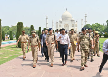 एडीजी सुरक्षा ने ताजमहल का दौरा कर सुरक्षा व्यवस्था का जायजा लिया
