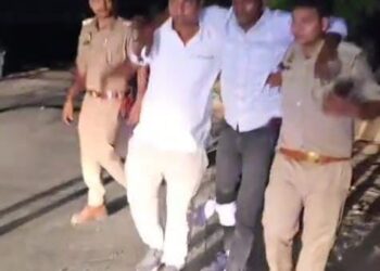 डौकी पुलिस से 25 हजार के इनामी बदमाश से हुई मुठभेड़, घायल