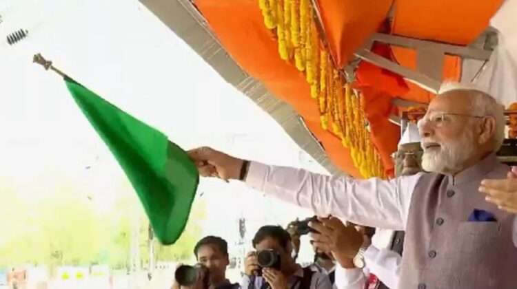 प्रधानमंत्री ने आगरा रेल मंडल के पांच रेलवे स्टेशनों का किया लोकार्पण