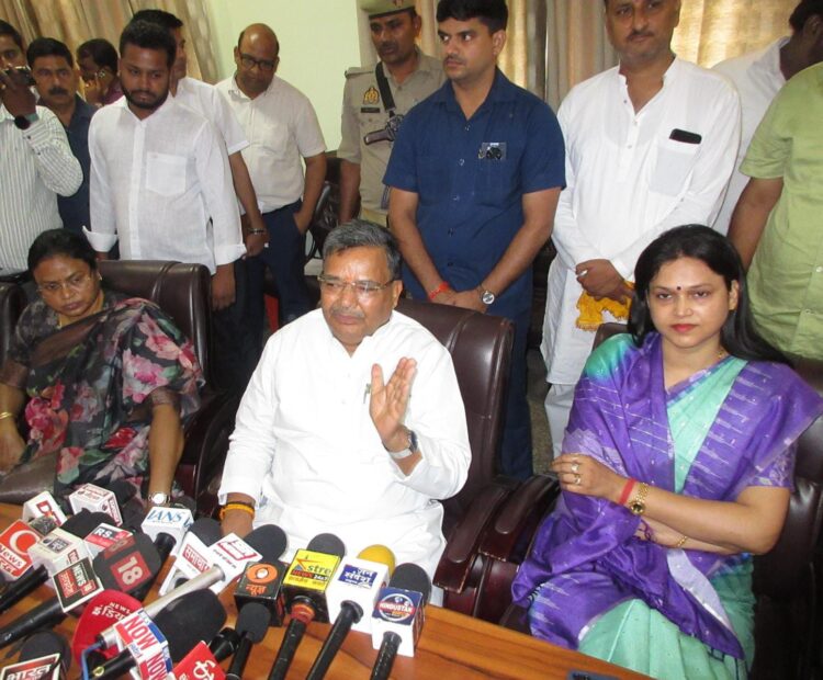 उत्तर प्रदेश और महाराष्ट्र सरकार मिलकर बनाएंगी शिवाजी महाराज का स्मारक