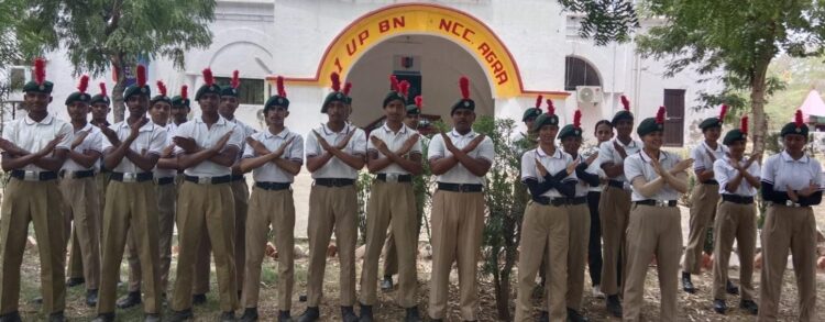 आगरा कॉलेज एनसीसी कैडेट्स ने तंबाकू सेवन के नुकसान के बारे में बताया