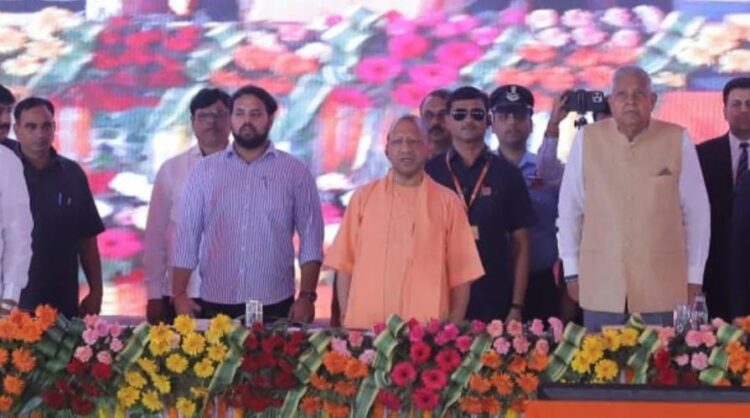 हमें अहिल्याबाई ने अपने राज्य की रक्षा करना सिखाया था: सीएम योगी