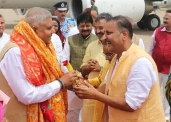 उपराष्ट्रपति की सुरक्षा में लापरवाही आई सामने, एयरफ़ोर्स स्टेशन पर उनके स्वागत को तीन लोग बिना अनुमति घुसे