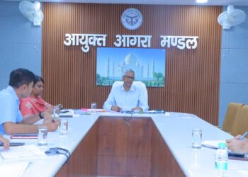 आयुक्त ने बटेश्वर में प्राचीन पवित्र कुण्ड का विकास कार्य नवंबर माह तक पूर्ण करने के दिए निर्देश