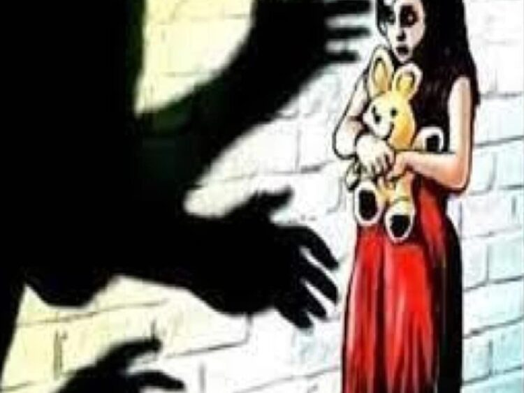आठ साल की मासूम बच्ची से कलयुगी मां करा रही थी अवैध धंधा, मना करने पर दी जाती थी थर्ड डिग्री