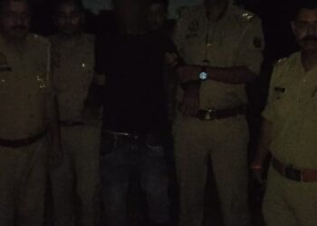 मंदिर में चोरी करने वाले से हुई पुलिस की मुठभेड़, गोली लगने से हुआ घायल