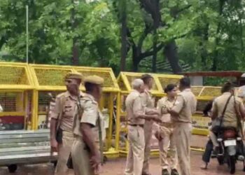 ताजमहल पश्चिमी गेट पर फायरिंग करने वाला महज सात घंटे में पुलिस ने लखनऊ से किया गिरफ्तार