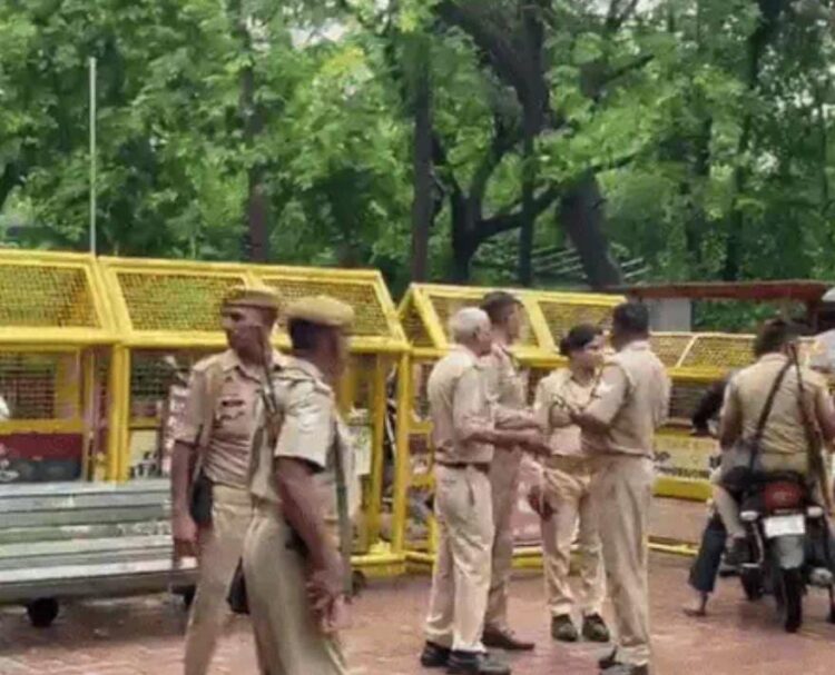 ताजमहल पश्चिमी गेट पर फायरिंग करने वाला महज सात घंटे में पुलिस ने लखनऊ से किया गिरफ्तार