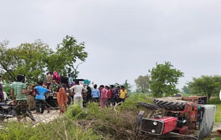 फतेहपुर सीकरी में मजदूरों से भरी ट्रैक्टर ट्राली पलटने से 15 मजदूर दब गए