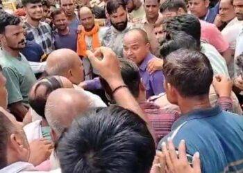 किरावली में दो दोस्तों की धारदार हथियार से हत्या, गुस्साए ग्रामीणों ने किया हंगामा
