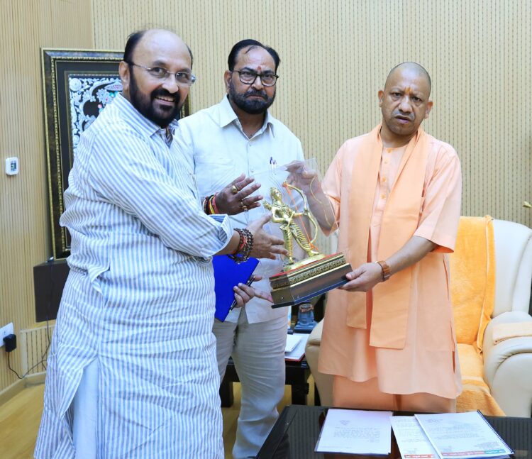 यमुना किनारे हाथी घाट पर बने चौपाटी, लंगड़े की चौकी मंदिर के पास नाला निर्माण कर हो सफाई