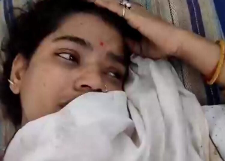 महिला को छत से फेंकने के मामले में चार पुलिसकर्मी हुए निलंबित