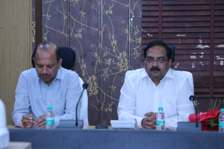 आगरा के नए मंडल रेल प्रबंधक ने लिया चार्ज, बोले सुरक्षा हमारी प्रथम प्राथमिकता