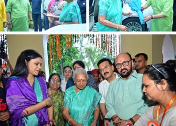 कुलाधिपति ने विश्वविद्यालय के कार्यों और योजनाओं की समीक्षा की