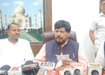 रामदास अठावले बोले- संविधान विरोधी हैं राहुल-अखिलेश