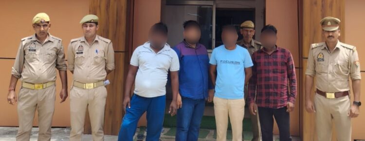 जुआरियों को छोड़ने की सिफारिश पर नेता जी की थानाध्यक्ष ने लगाई क्लास