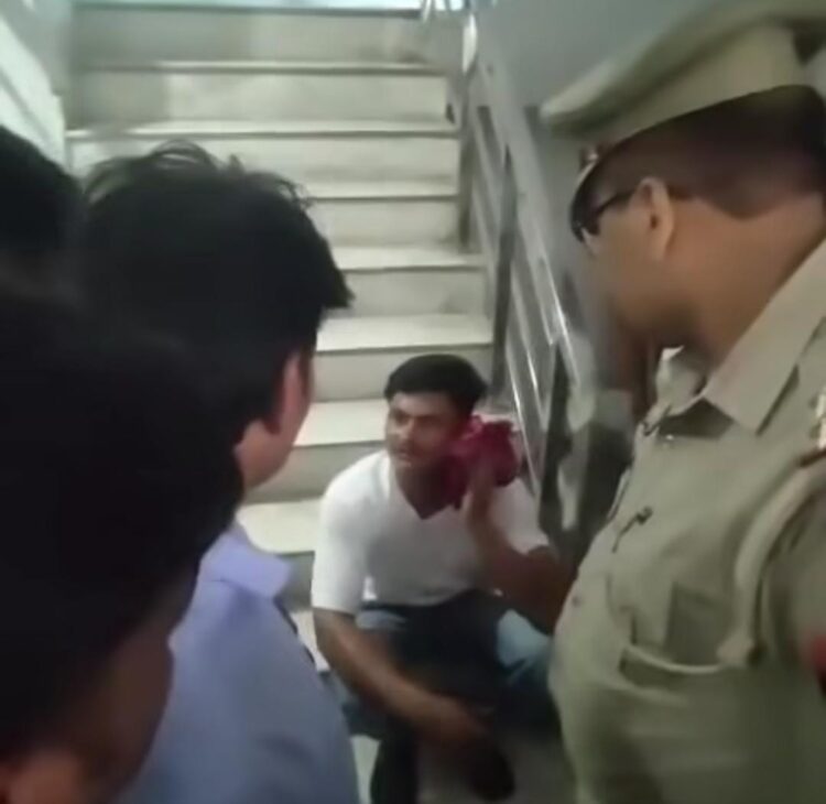 होटल में शादीशुदा महिला के साथ पकड़ा गया मुस्लिम युवक
