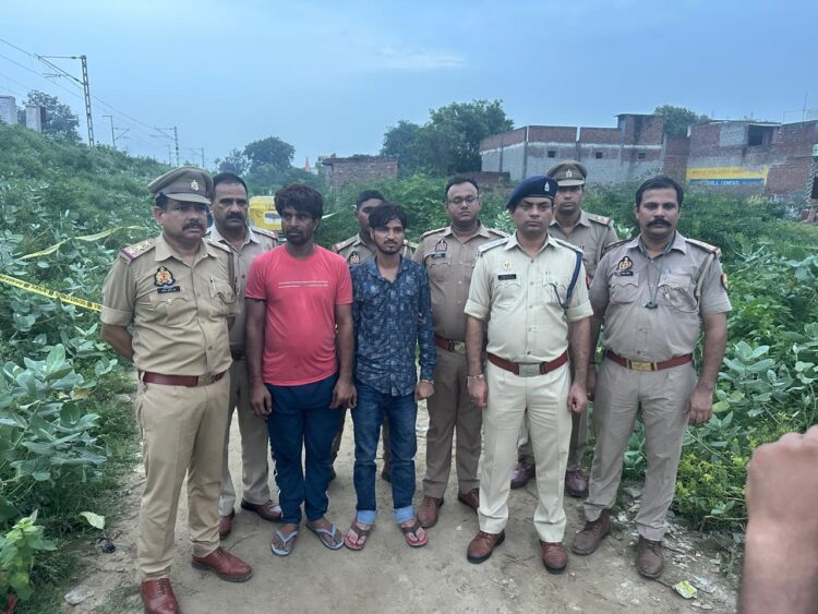 मोबाइल लुटेरों से एत्माउद्दौला पुलिस की मुठभेड़, चंद घंटे में लूट का खुलासा