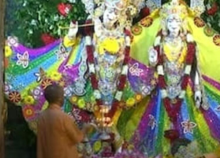 मुख्यमंत्री ने जन्माष्टमी पर कृष्ण जन्मस्थान पर पूजा-अर्चना की, मथुरा में भक्तों का सैलाब उमड़ा