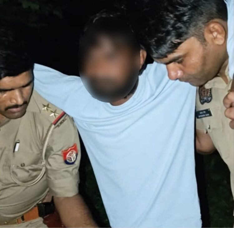 देर रात बाह थाना पुलिस की हुई 25 हजार के इनामिया से मुठभेड़