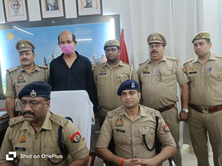 धर्मांतरण करने वाले गिरोह के आठ लोग शाहगंज पुलिस ने दबोचे