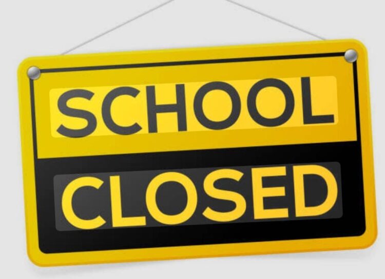 आगरा में भारी बारिश के चलते कल आठवीं कक्षा तक के स्कूल रहेंगे बंद