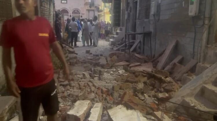 मकान का छज्जा गिरने से मासूम की हुई मौत, तीन लोग घायल
