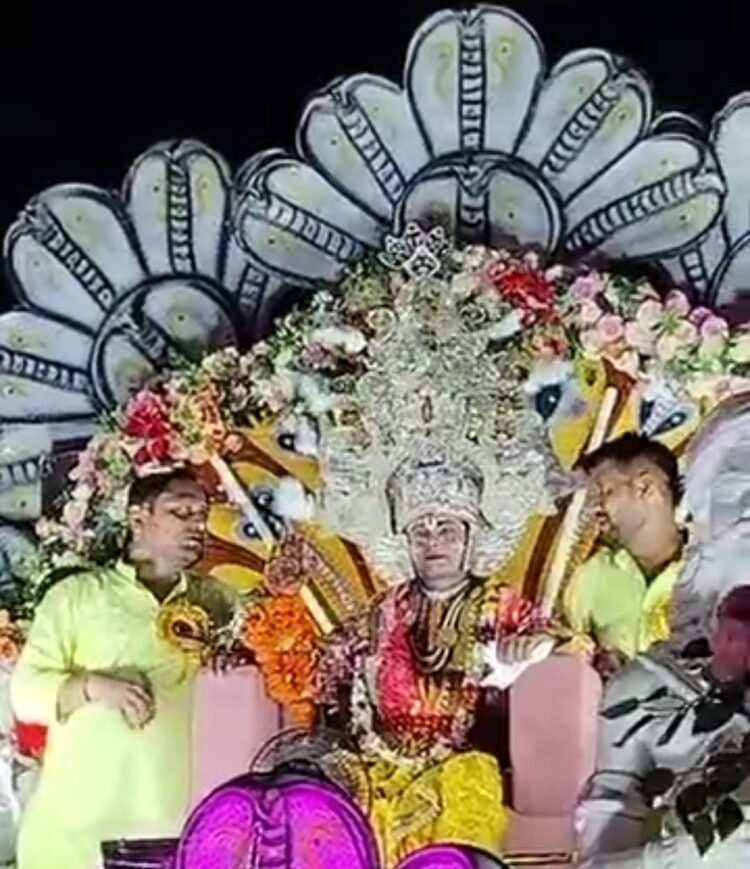 बैंड बाजे के साथ निकल रही राम बारात, सुबह पहुंचेगी जनकपुरी