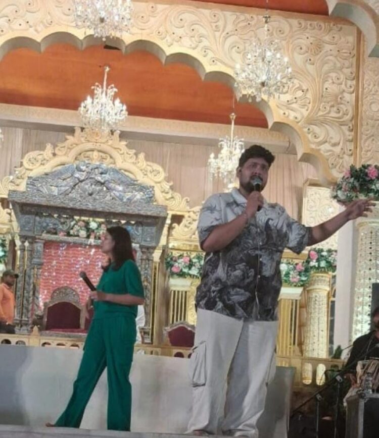 भक्ति की सुरधारा में डूबा जनक मंच, स्वर लहरियां बहते ही भक्तजन हुए आत्मविभोर