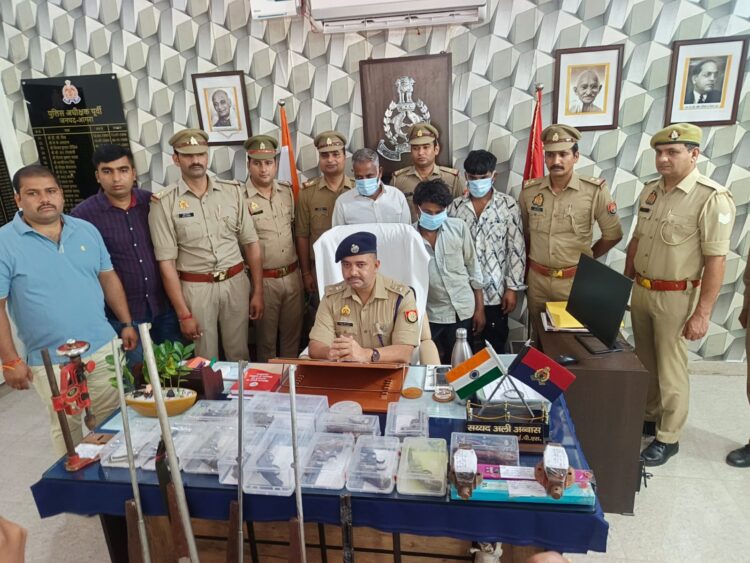 डौकी में पुलिस ने अवैध हथियार बनाने की फैक्ट्री पकड़ी