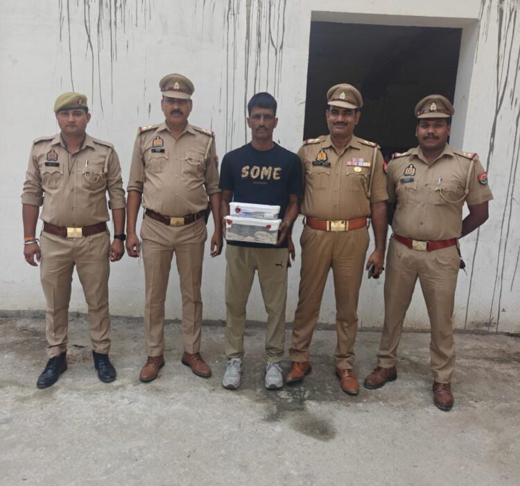 कोरियर कंपनी से 15 लाख रुपये चोरी करने के आरोपित को पुलिस ने पकड़ा