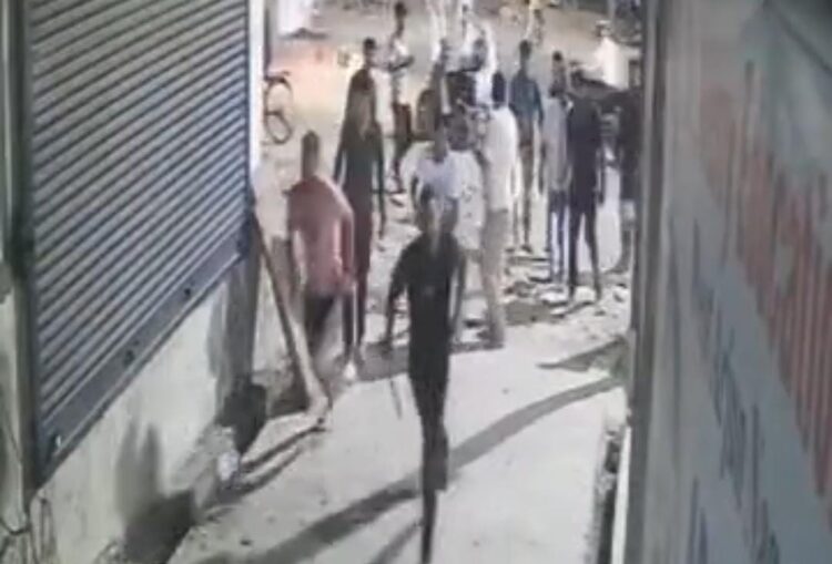 मलपुरा में साइकिल से मोटरसाइकिल टकराने पर हुआ बवाल, चले लाठी डंडे, ताना तमंचा