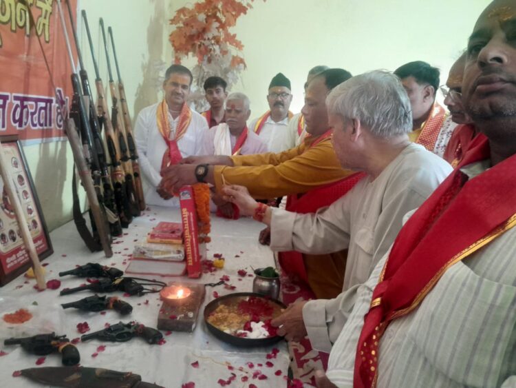 विजयादशमी पर परशुराम विप्र जागृति ट्रस्ट ने किया का शास्त्र एवं शस्त्र पूजन