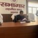 समाधान दिवस में डीएम से एक बुजुर्ग पिता बोला बेटा मेरे साथ मारपीट करता है और घर से निकाल रहा है, एसडीएम ने नहीं की सुनवाई