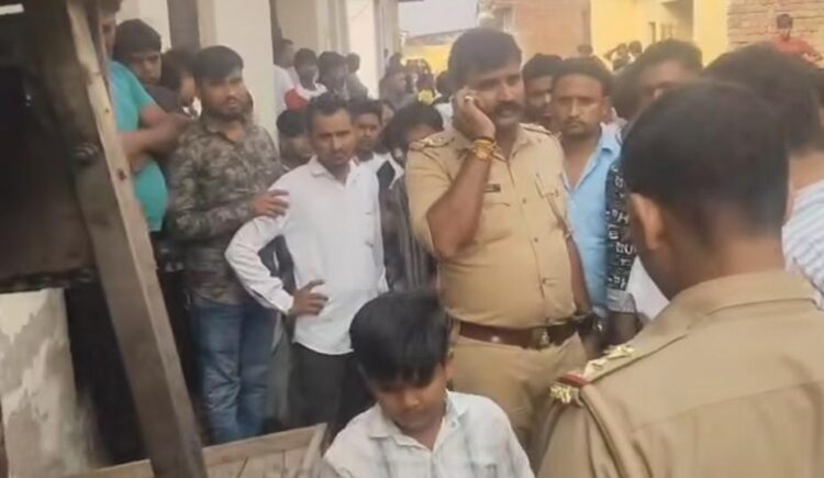 सिकंदरा में घर के बाहर बैठी महिला की पड़ोसी ने चाकू से गला रेतकर की हत्या