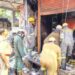 न्यू आगरा पुलिस ने अवैध भंडारण किए 2000 किलो पटाखे जब्त कर बचाया बड़ा हादसा, सुबह उसी दुकान में लगी आग