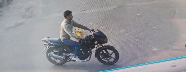 पालीवाल पार्क पर सुबह नारियल पानी पी रही शिक्षिका की चेन लूटी