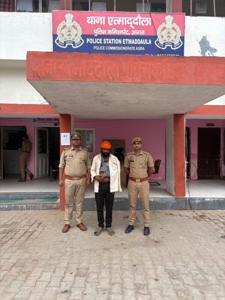 गैंगस्टर के मुकदमे में वांछित चल रहे 25 हजार के इनामी को एत्माउद्दौला पुलिस ने दबोचा