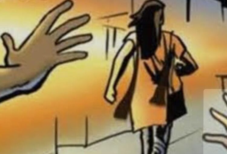 महिला का चार महीने से पीछा कर रहा है मनचला