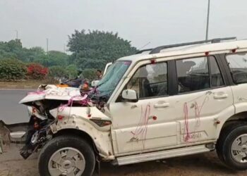 एत्मादपुर के छलेसर में ट्रक में घुसी स्कॉर्पियो, तीन लोग हुए घायल